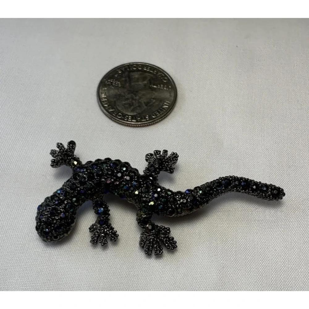Vintage Sparkling Gecko Lizard Brooch Pin Estate Gift Boxed Iridescent Crystals